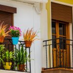 Brązowe rolety zewnętrzne - balkon