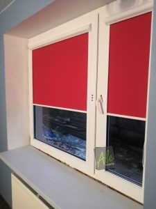 Czerwone rolety materiałowe w kasecie