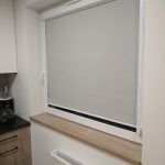 Roleta materiałowa szara - szerokie okno