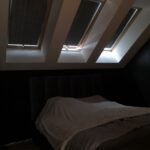 Trzy okna dachowe - czarne rolety_2
