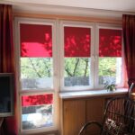 Czerwone rolety - okno i drzwi_2