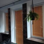 Żaluzje drewniane - balkon i okna